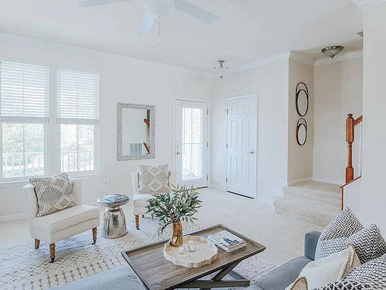 1471 Wickham Pond Dr — Photo 5