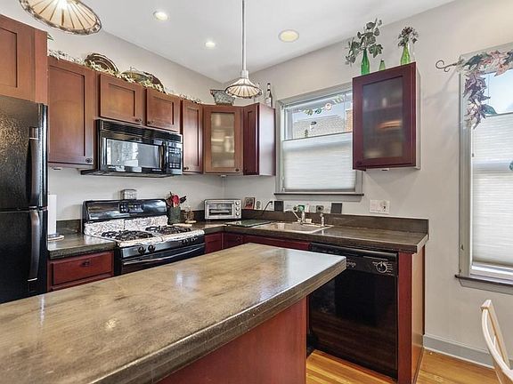 4th image of 8-10 Kensington Park #2L