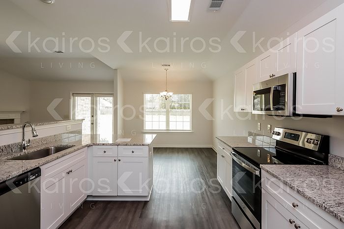 2nd image of 1820 Landing Pl
