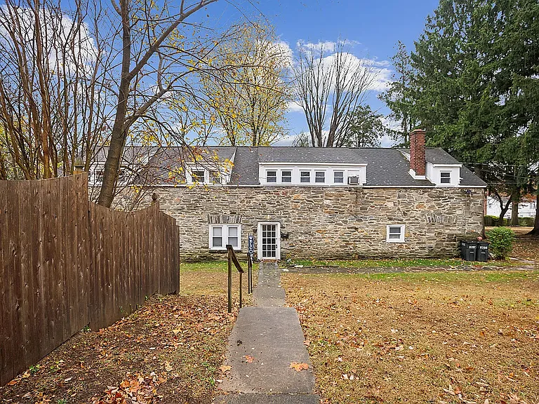 929 Stewart Ave #B — Photo 14