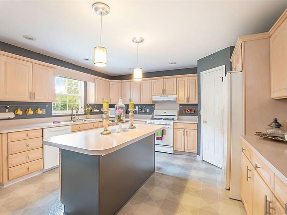 3rd image of 4277 Brookstone Dr