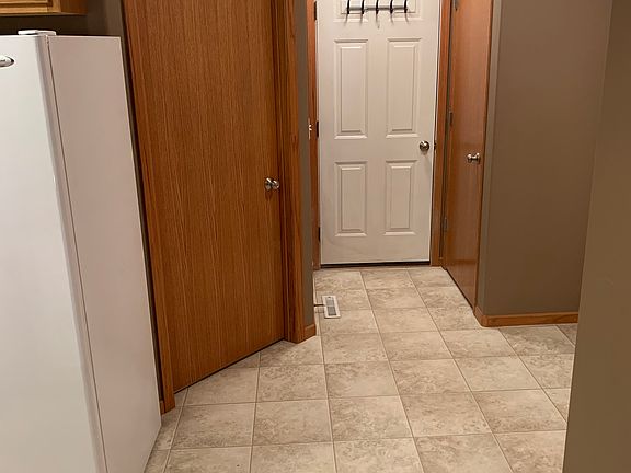 3rd image of 3212 Prairie Bend Cir