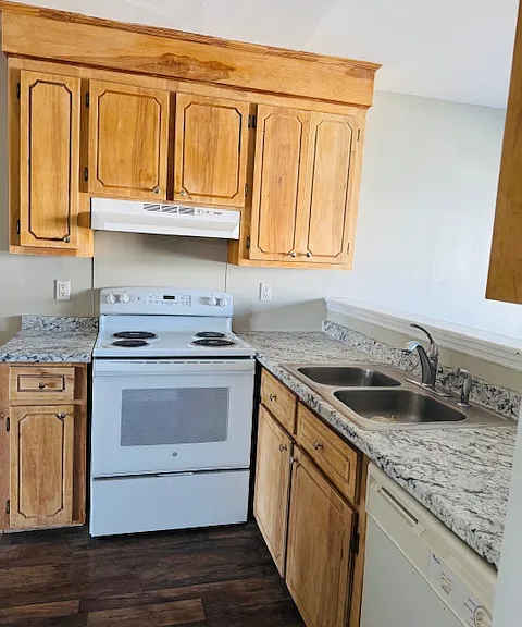 4040 Cedars Pkwy #E — Photo 2