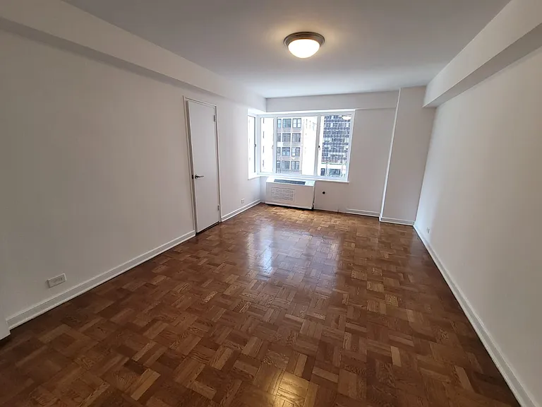 41 W 58th St #7B — Photo 4