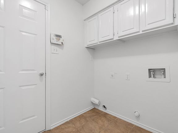3rd image of 2111 Turf Club Dr