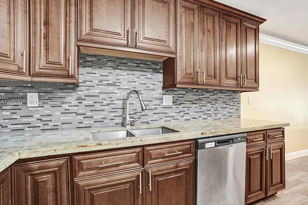 Ramblewood East Condo — Photo 2