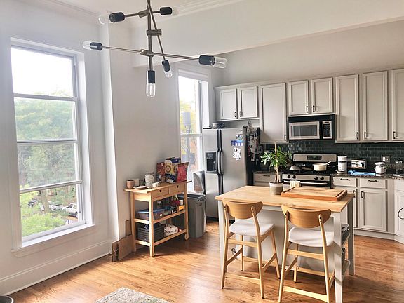 3rd image of 454 W Armitage Ave #3