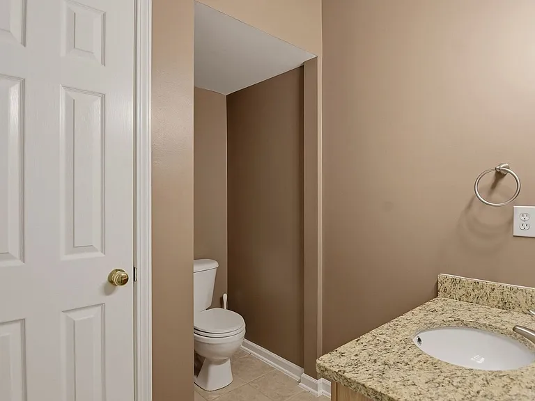 3930 Fountain Village Cir — Photo 7