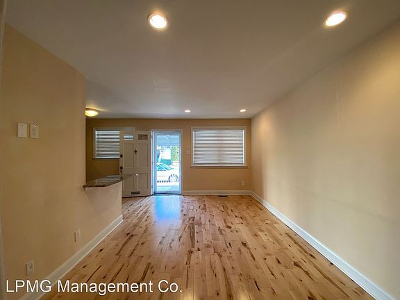 5th image of 2820 S Hutchinson St