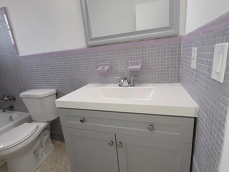 831 SW 4th St #6 — Photo 9