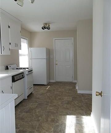 3rd image of 2639 Bay St