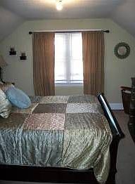 4th image of 836 Forest Ave