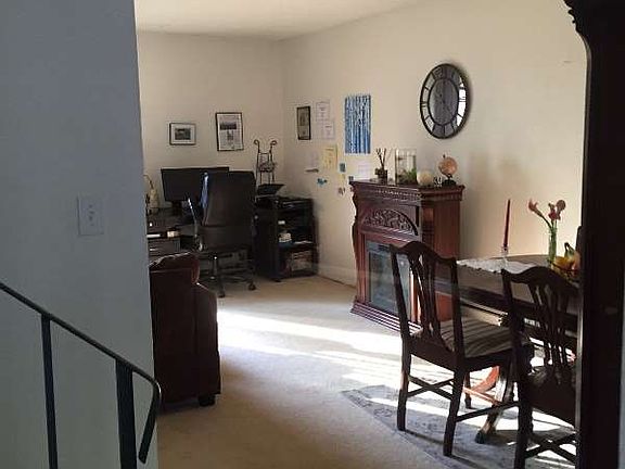 5th image of 39 Point Of Woods Dr