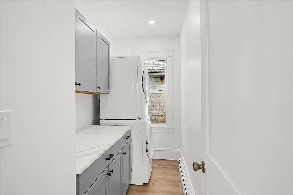 2 bed, 1.0 bath, 1274 sqft, $2,200 — Photo 3