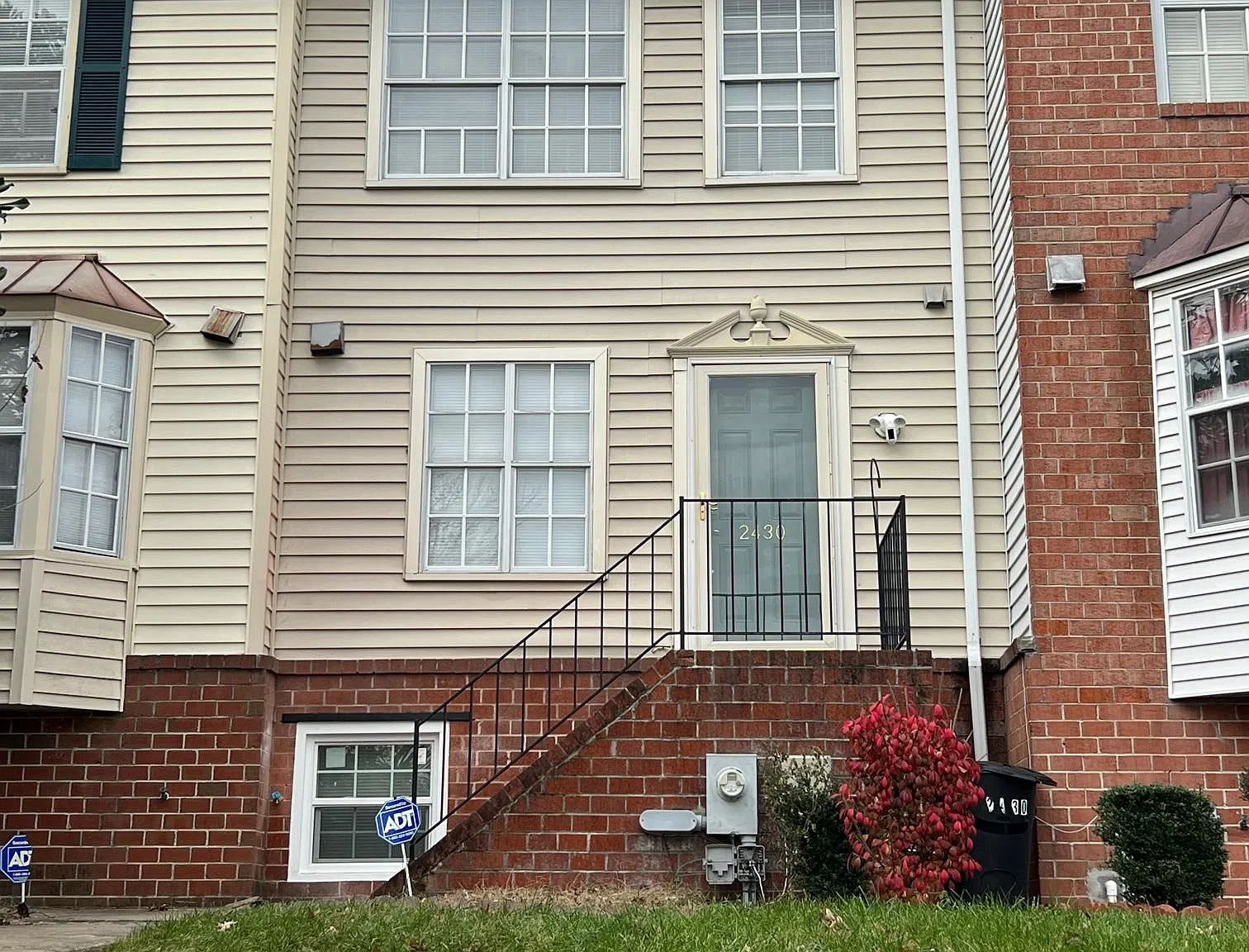 6 bed, 1024 sqft, $950 — Photo 1