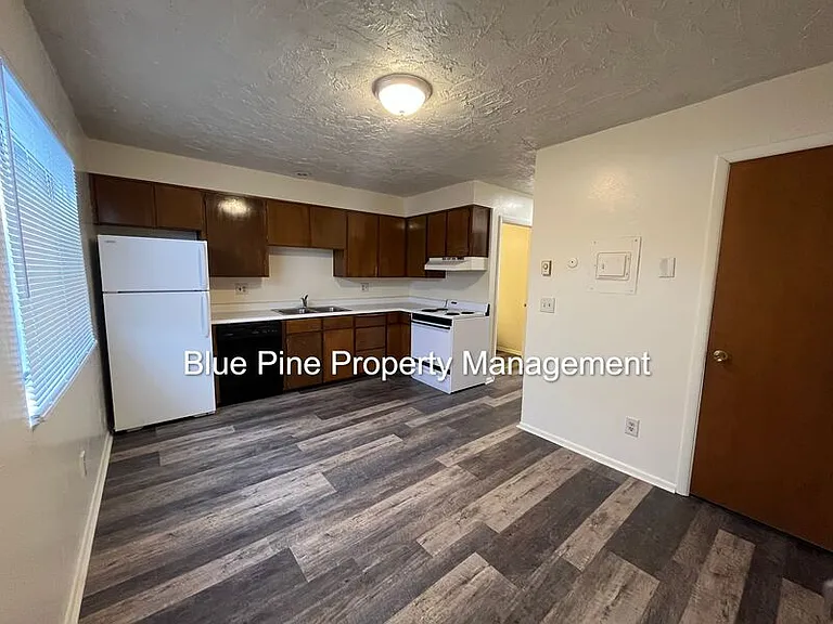 337 E 15th St #4 — Photo 6