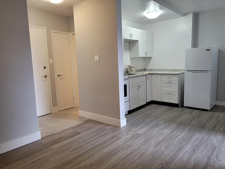 67 Cartier St — Photo 35