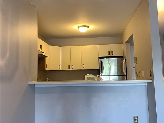 4th image of 60 Chestnut Ave APT 2B