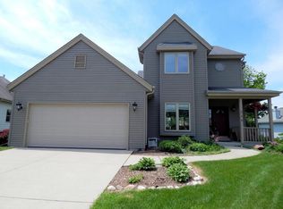 210 Erin Ct, West Bend, WI 53095
