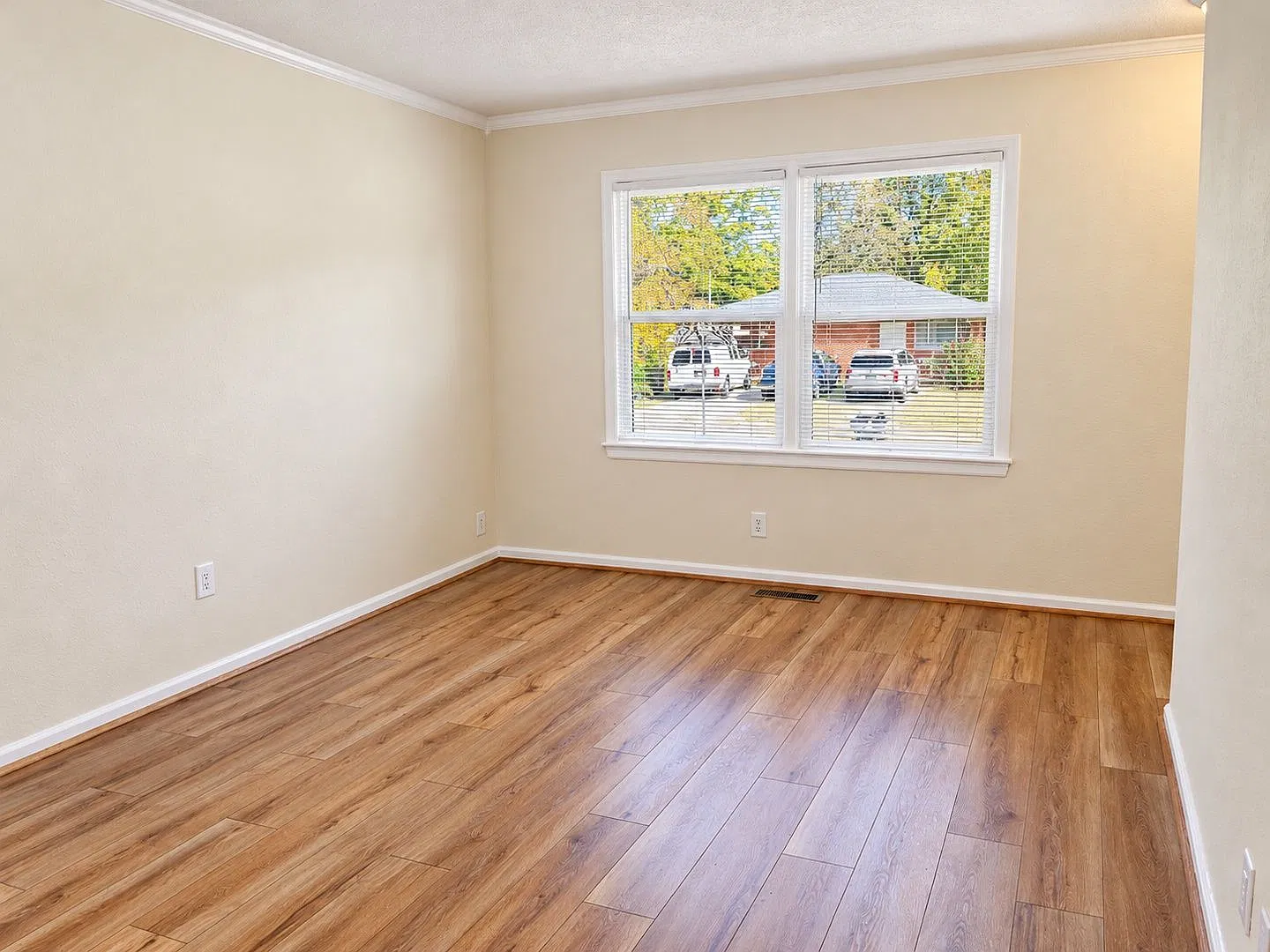 2 bed, 1.0 bath, 814 sqft, $1,050 — Photo 3