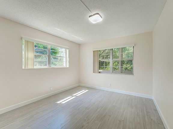 3rd image of 41 Windsor C Drive