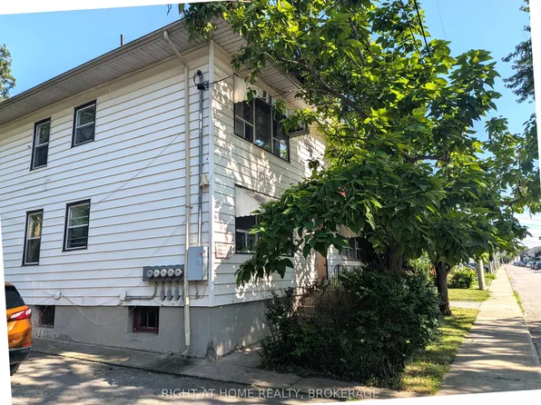 60 Richmond Ave #2, Saint Catharines, ON L2R 3W7