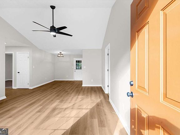 4th image of 229 Poplar Way