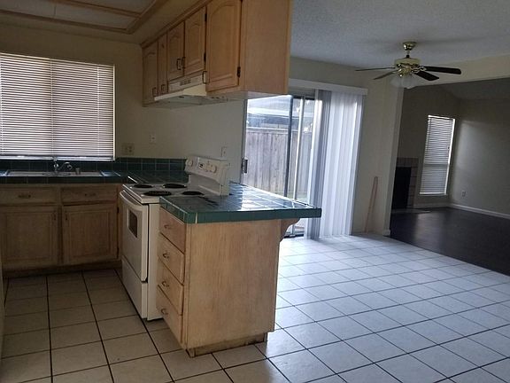 4th image of 15 Lesbos Ct