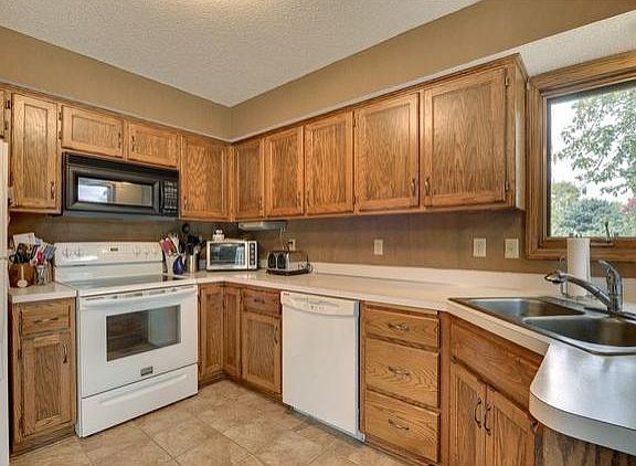 4th image of 1927 132nd Ln NE
