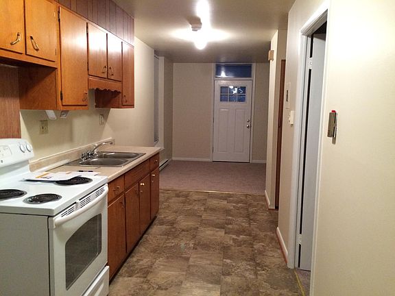 3rd image of 300 Main St APT 6