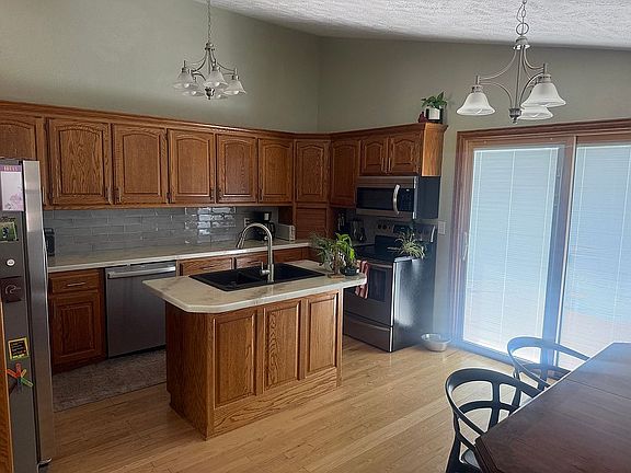 5th image of 126 S Hillcrest