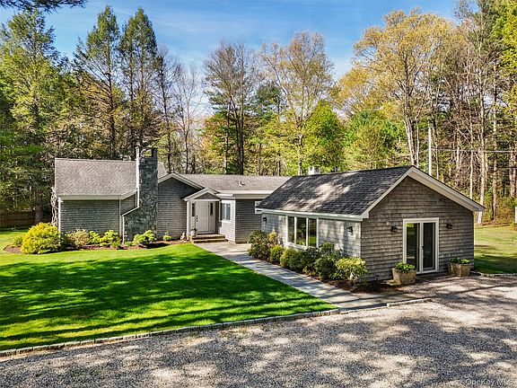 3rd image of 559 Pound Ridge Road