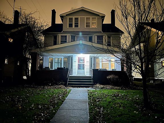 3rd image of 2592 2592/2594 Colchester Rd #2592