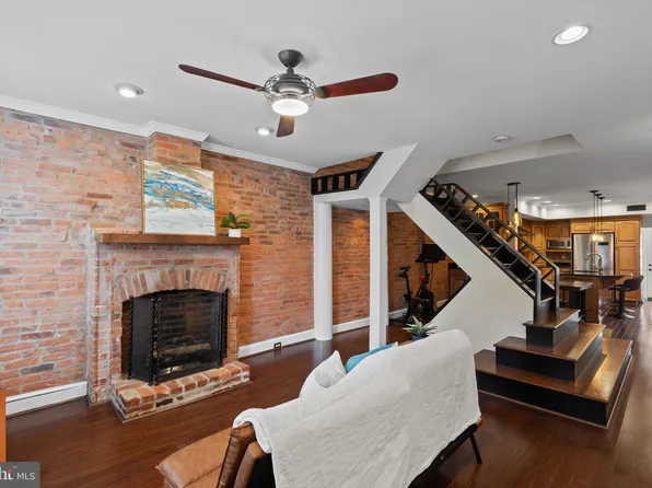 3203 Dillon St, Baltimore, MD 21224