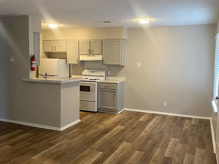 Grant Apartments — Photo 1