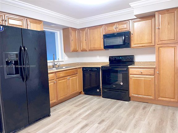 5th image of 1030 SW 32nd St #1