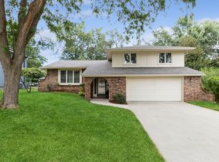 9741 Sunset Ter, Clive, IA 50325