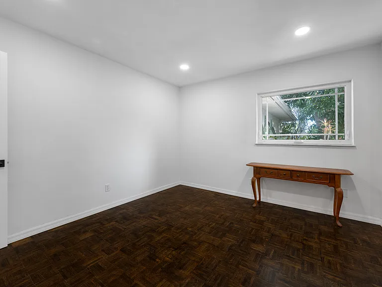1764 Linwood Cir — Photo 33