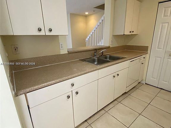 3rd image of 959 NE 42nd Pl #959