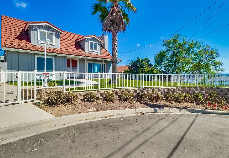 1011 La Mesa Ave