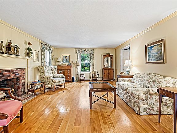 4th image of 18 Coolidge Rd