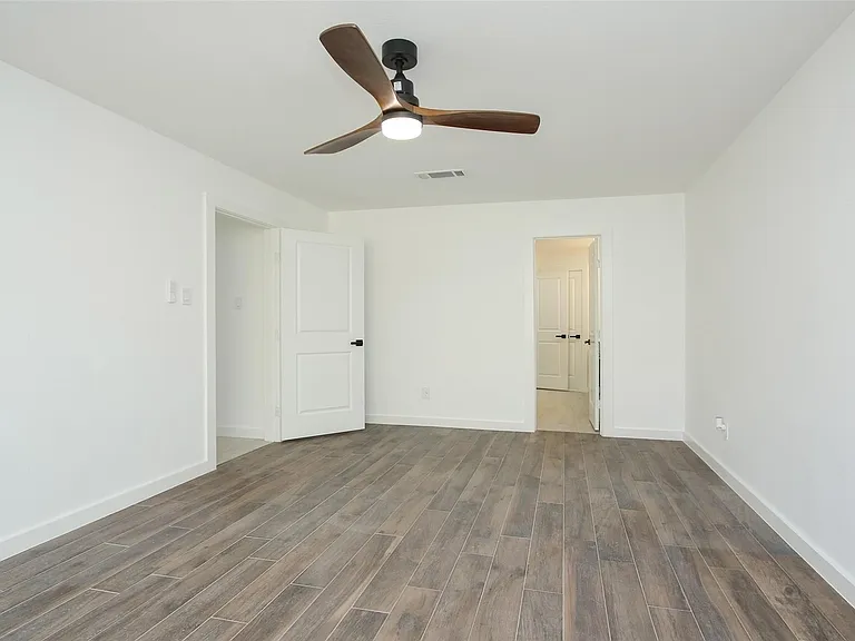 8518 Furlong Ln — Photo 22