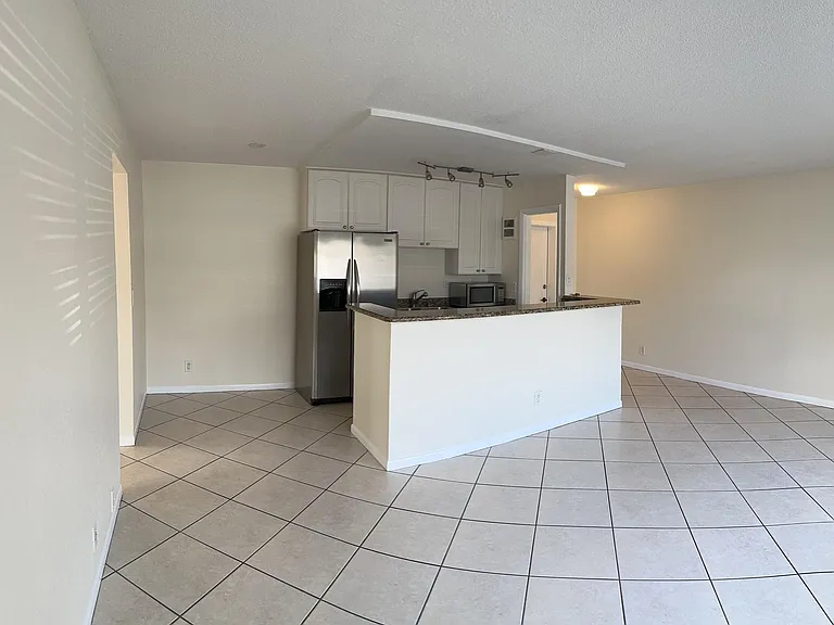 616 Lucerne Ave #5 — Photo 6