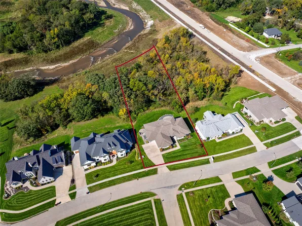 605 S Tiburon Cv, West Des Moines, IA 50266