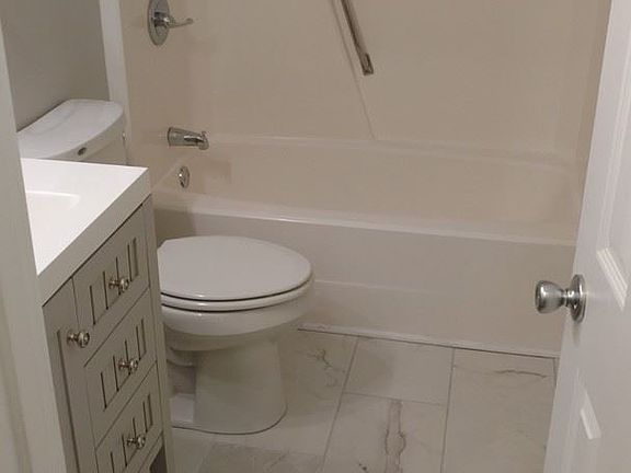 4th image of 904 Norwood St APT 3