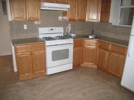 Rented by Alexiou Realty | media 15