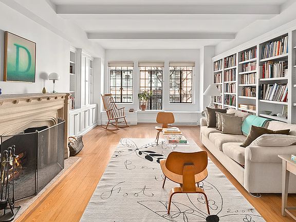 3rd image of 40-50 E 10th St APT 4G