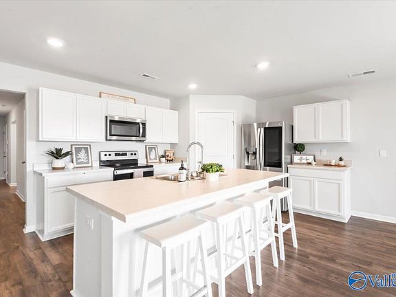 3rd image of 100 Oliver Ct