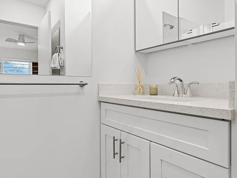 2046 S Forest Ave — Photo 19
