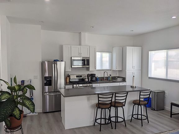 3rd image of 2313 Navarro Ave